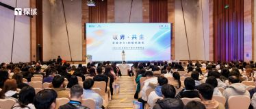  1 月 23 日，由探域科技与猫小二联合主办的 “破界・共生 —— 企业与 AI 的组织进化”2026 首届客户服务领袖峰会在广州举行。这场盛会汇聚了阿里云、妙可蓝多等知名企业的行业领袖、技术专家与资深从业者，共同聚焦 AI 在客户服务领域的应用趋势与实践路径，解锁智能时代客服行业的转型密码。